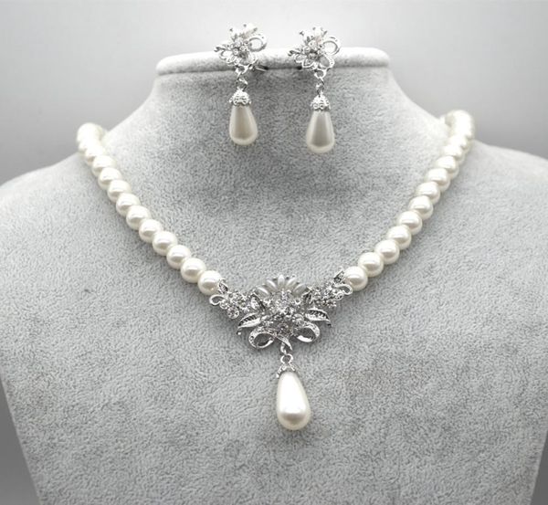 rhodium silver plated cream glass pearl and rhinestone crystal floral bridal necklace and stud earrings jewelry sets3536509
rhodium silver plated cream glass pearl and rhinestone crystal floral bridal necklace and stud earrings jewelry sets3536509