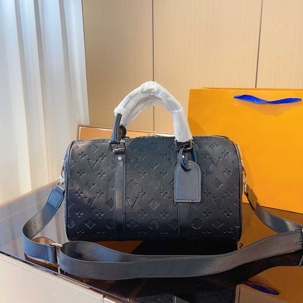 2023 fashion crossbody bag travel bag pillow bag fashion classic leather design big-name bag large capacity bag portable cross-span dual-use
2023 fashion crossbody bag travel bag pillow bag fashion classic leather design big-name bag large capacity bag portable cross-span dual-use