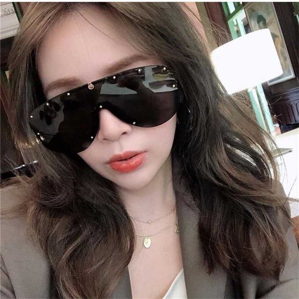 sunglasses 2023 new family's new fashionable personalized rivet eye protection zhou yangqing's same sunglasses gg0667s, White;black
sunglasses 2023 new family's new fashionable personalized rivet eye protection zhou yangqing's same sunglasses gg0667s, White;black