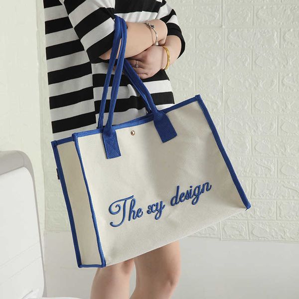 a niche canvas handbag with a premium feel large capacity portable shoulder bag commuting tote bag
a niche canvas handbag with a premium feel large capacity portable shoulder bag commuting tote bag