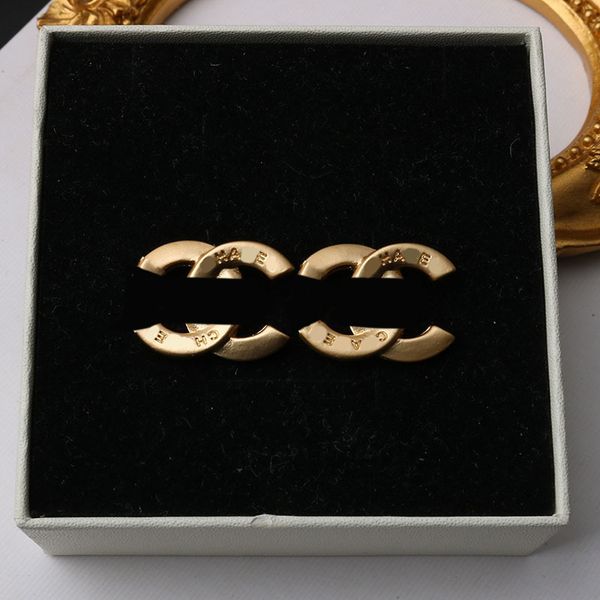 famous designer earring brand letter ear stud women retro simple earrings for wedding party gift jewelry accessories 20style, Golden;silver
famous designer earring brand letter ear stud women retro simple earrings for wedding party gift jewelry accessories 20style, Golden;silver