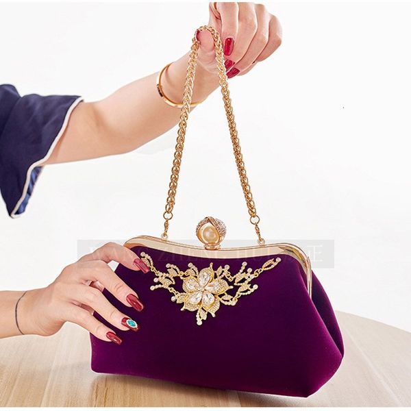 evening bags female velvet diamond pearl purse vintage crystal bag flower wedding party bride clutch handbag 230710
evening bags female velvet diamond pearl purse vintage crystal bag flower wedding party bride clutch handbag 230710