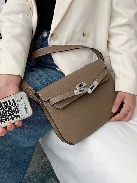 designer hemrres tote bag genuine leather bag for spring and summer 2023 new high-end kelys underarm women's commuting postman single s
designer hemrres tote bag genuine leather bag for spring and summer 2023 new high-end kelys underarm women's commuting postman single s