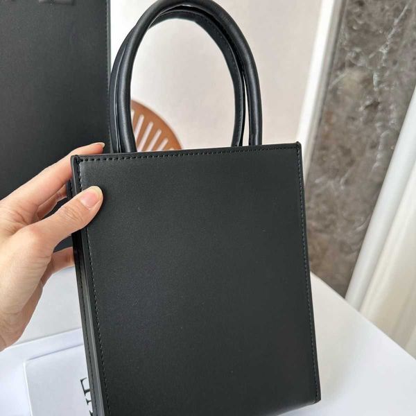 designer shoulder bags handbags women new letter tote commuter bag with smooth cowhide embossed fashionable white collar outgoing commuter c
designer shoulder bags handbags women new letter tote commuter bag with smooth cowhide embossed fashionable white collar outgoing commuter c