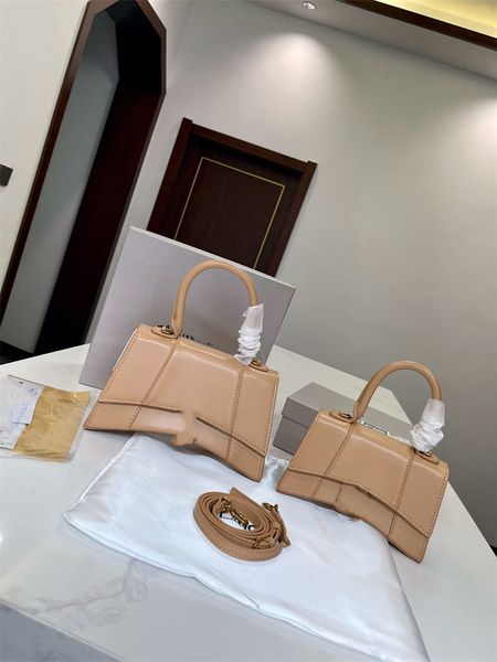 classic leather hourglass bag designer women's handbag luxury fashion women's shoulder bag crossbody bag half moon homeless mini b
classic leather hourglass bag designer women's handbag luxury fashion women's shoulder bag crossbody bag half moon homeless mini b