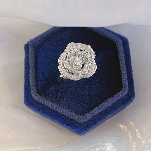 with side stones 2023 s925 silver mountain camellia ring women s fashion luxury set factory wholesale 230710
with side stones 2023 s925 silver mountain camellia ring women s fashion luxury set factory wholesale 230710