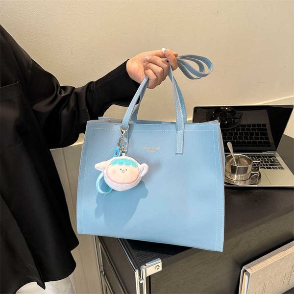 designer bag large capacity fashionable and minimalist portable bag for women in the summer of niche texture tote bag casual and stylish sho
designer bag large capacity fashionable and minimalist portable bag for women in the summer of niche texture tote bag casual and stylish sho