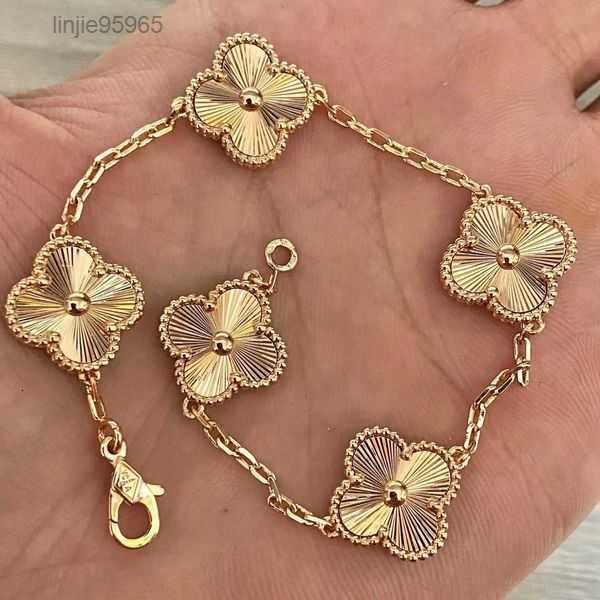 clovers bracelet luxury clover designer pearl 18k gold laser brand bangle charm bracelets necklace earrings wedding 2agcj 21111111, Golden;silver
clovers bracelet luxury clover designer pearl 18k gold laser brand bangle charm bracelets necklace earrings wedding 2agcj 21111111, Golden;silver