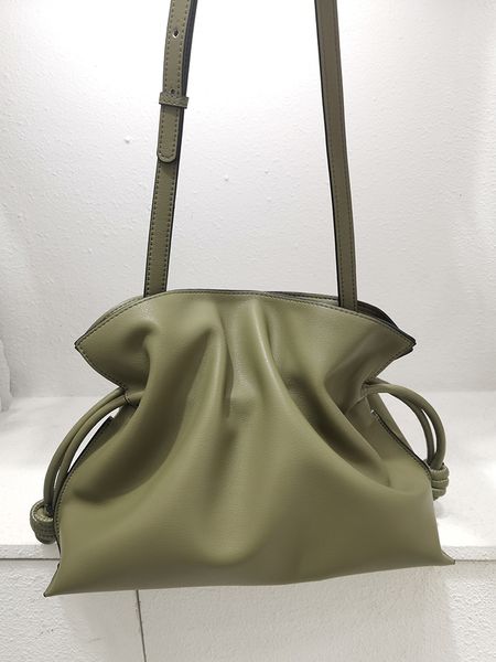 evening bags women genuine leather bag calfskin bucket pure color luxury designer real shoulder for lady simple fashion 230710
evening bags women genuine leather bag calfskin bucket pure color luxury designer real shoulder for lady simple fashion 230710