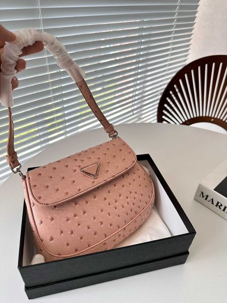 2023 the new simple luxury fashion does not collide with the handbag underarm bag must go out
2023 the new simple luxury fashion does not collide with the handbag underarm bag must go out