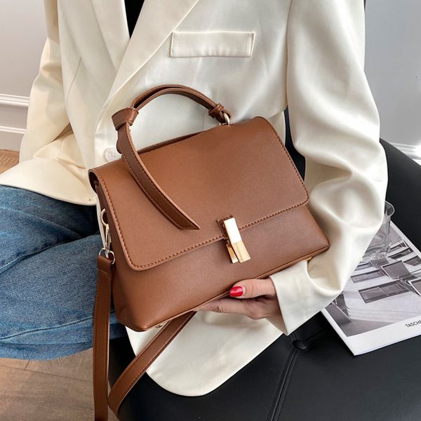 evening bags fashion simply pu leather crossbody bag for women solid color shoulder messenger lady travel small handbag purses sac 230710
evening bags fashion simply pu leather crossbody bag for women solid color shoulder messenger lady travel small handbag purses sac 230710