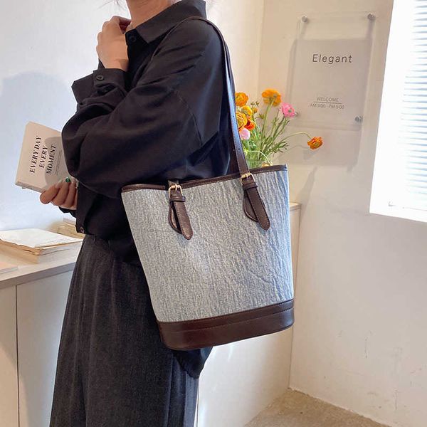 women's new textured commuter fashion splice underarm one shoulder large capacity tote bag small bucket bag
women's new textured commuter fashion splice underarm one shoulder large capacity tote bag small bucket bag