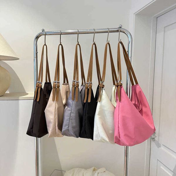 summer college students commuting to work classroom commuting large capacity tote bag women's new advanced sense small market shoulder
summer college students commuting to work classroom commuting large capacity tote bag women's new advanced sense small market shoulder