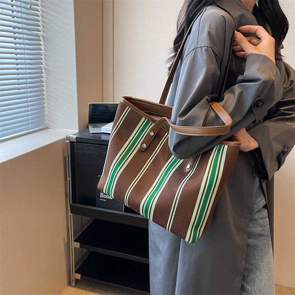 minimalist style bag for women's new contrast stripe one shoulder large bag with small design commuter tote bag
minimalist style bag for women's new contrast stripe one shoulder large bag with small design commuter tote bag