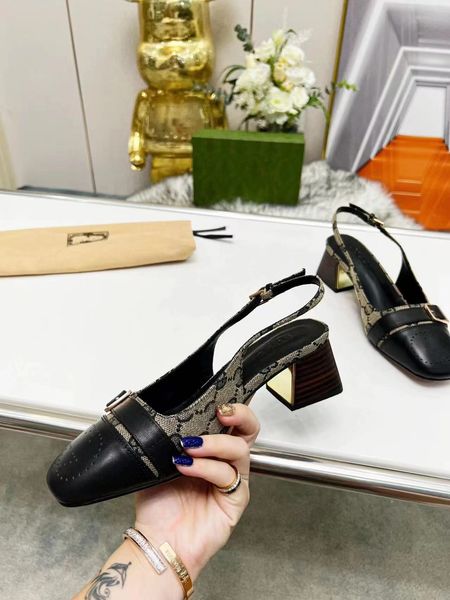 2023 flats fashion classic leather patchwork sandals comfortable temperament sandals designer sandals dress shoes factory shoes 35-42, Black
2023 flats fashion classic leather patchwork sandals comfortable temperament sandals designer sandals dress shoes factory shoes 35-42, Black