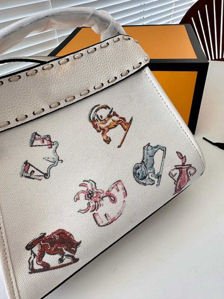 2023 bag hard bag design fashion simple autumn and winter new bag leisure handbag unisex
2023 bag hard bag design fashion simple autumn and winter new bag leisure handbag unisex