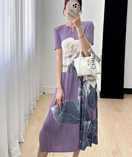 pleated dress luxury 2023 new issey elegant and elegant style high grade printed short sleeve dress temperament round neck summer pleated sk, Black;gray
pleated dress luxury 2023 new issey elegant and elegant style high grade printed short sleeve dress temperament round neck summer pleated sk, Black;gray