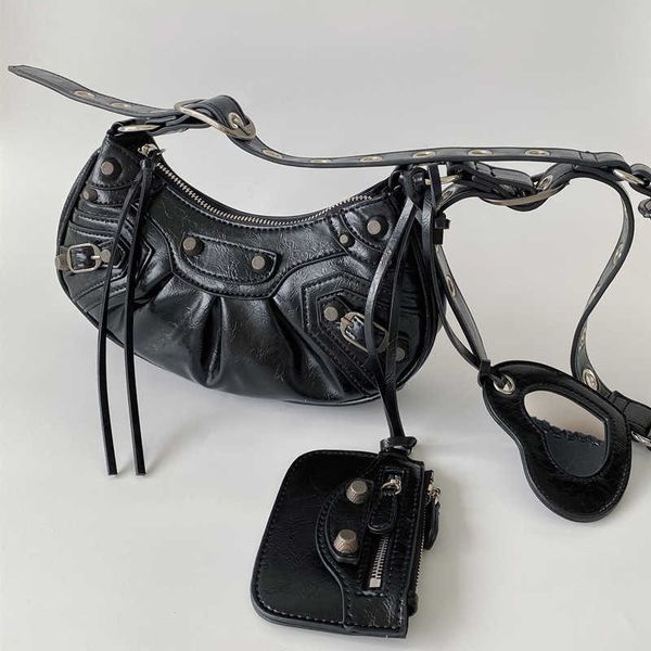 designer le cagole premium leather bags oil wax locomotive gir bag heavy industry rivet moon shape teeth bag folded shoulder crossbody bag
designer le cagole premium leather bags oil wax locomotive gir bag heavy industry rivet moon shape teeth bag folded shoulder crossbody bag