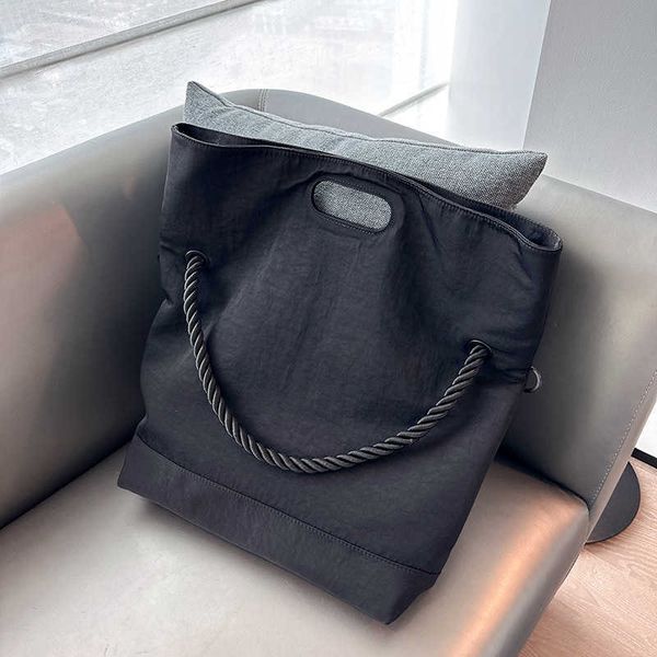 version of fashionable and personalized one shoulder tote bag for women in autumn and winter new niche high-end and versatile broadband cros
version of fashionable and personalized one shoulder tote bag for women in autumn and winter new niche high-end and versatile broadband cros