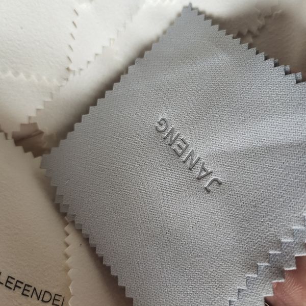jewelry boxes emboss custom 300pcs 8 8cm silver polish opp bags cloth for silver cleaner blue microfiber suede fabric material 230710, Black;white
jewelry boxes emboss custom 300pcs 8 8cm silver polish opp bags cloth for silver cleaner blue microfiber suede fabric material 230710, Black;white