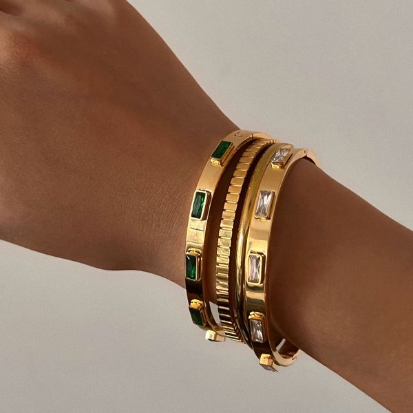 bangle trendy round circular cuff bracelets for women elegant green white color zircon inlaid jewelry noeud armband pulseiras 230710, Black
bangle trendy round circular cuff bracelets for women elegant green white color zircon inlaid jewelry noeud armband pulseiras 230710, Black