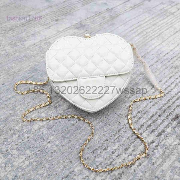 evening bags new heartshaped women's bag designer bag luxury shoulder messenger chain fashion compact and convenient
evening bags new heartshaped women's bag designer bag luxury shoulder messenger chain fashion compact and convenient