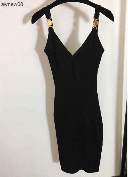 women runway dresses v neck sleeveless knit slim dress female gold button long milan party clothing01, Black;gray
women runway dresses v neck sleeveless knit slim dress female gold button long milan party clothing01, Black;gray