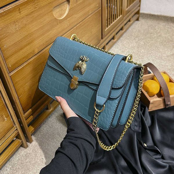 design bag retail wholesale chain small square 2023 new bee insert lock single shoulder cross pattern women's factory fashion style
design bag retail wholesale chain small square 2023 new bee insert lock single shoulder cross pattern women's factory fashion style