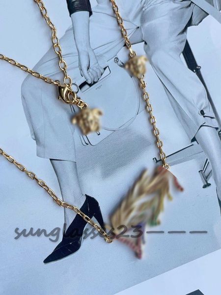 necklace high version designer necklace original brass material color diamond letter necklace do old texture classic logo, Silver
necklace high version designer necklace original brass material color diamond letter necklace do old texture classic logo, Silver
