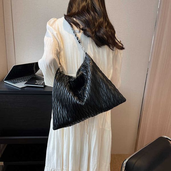 small fold chain high capacity underarm bag for women's simple and fashionable tote bag new shoulder bag
small fold chain high capacity underarm bag for women's simple and fashionable tote bag new shoulder bag