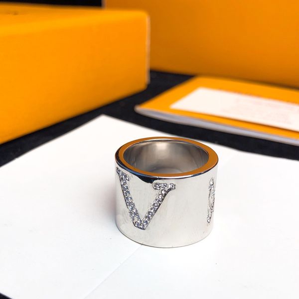 316l stainless steel band 18k gold luxury love ring fashionable couple rings designer jewelry for women, Golden;silver
316l stainless steel band 18k gold luxury love ring fashionable couple rings designer jewelry for women, Golden;silver