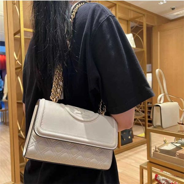 leather fashion handbag torysbirchs designer bags original quality tb women's bag 2022 new sheepskin chain flip fleming shoulder square
leather fashion handbag torysbirchs designer bags original quality tb women's bag 2022 new sheepskin chain flip fleming shoulder square