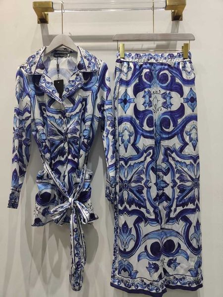 23ss women pants sets casual suit womens designer clothing womens set with blue print temperament and a loose fitting waist style women clot, White
23ss women pants sets casual suit womens designer clothing womens set with blue print temperament and a loose fitting waist style women clot, White