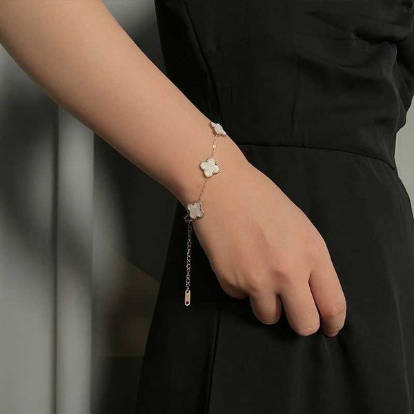 2023 clover bracelet titanium steel golden four leaf grass fritillaria bracelet women's style fashionable simple and light, Golden;silver
2023 clover bracelet titanium steel golden four leaf grass fritillaria bracelet women's style fashionable simple and light, Golden;silver