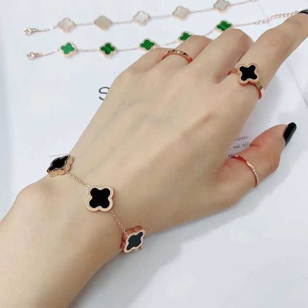 2023 clover bracelet new 18k rose gold titanium steel four-leaf clover bracelet for girls light luxury high sense ins niche design, Golden;silver
2023 clover bracelet new 18k rose gold titanium steel four-leaf clover bracelet for girls light luxury high sense ins niche design, Golden;silver