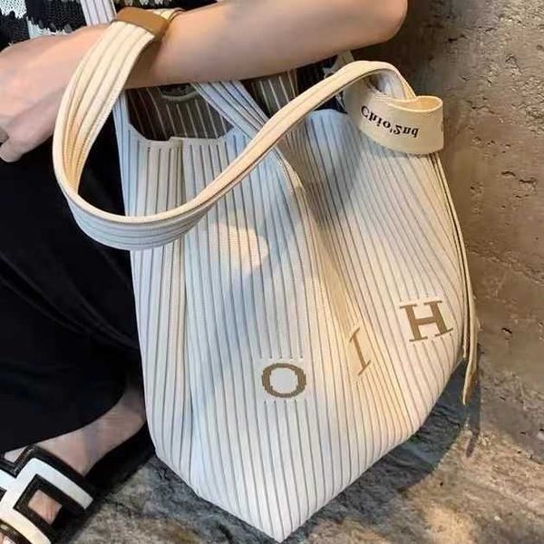 sister xu's chil2nd louver pit strip bag tote bag women's summer new shoulder bag unique niche bag
sister xu's chil2nd louver pit strip bag tote bag women's summer new shoulder bag unique niche bag