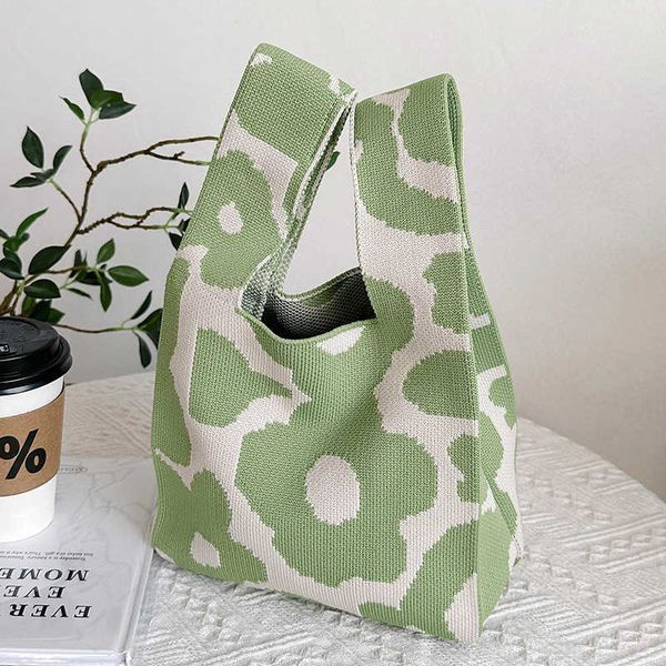 ins flower knitted bag women's versatile one shoulder knitted bag small handheld tote bag outside handheld bag
ins flower knitted bag women's versatile one shoulder knitted bag small handheld tote bag outside handheld bag