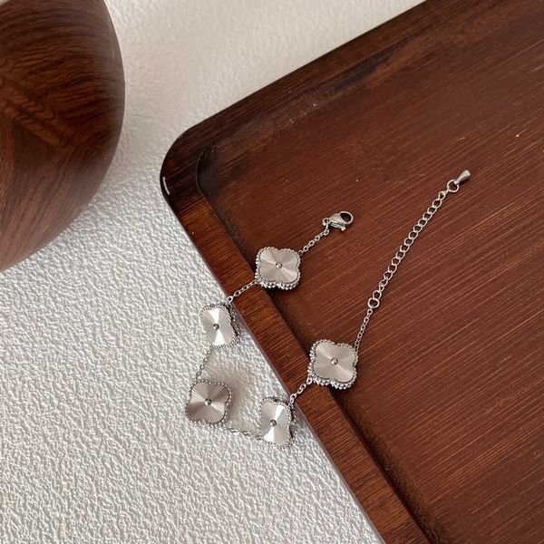 classic luxury fashion chain bracelets 4four leaf clover designer jewelry silver bangle bracelet for women men necklaces chain elegant jewel, Golden;silver
classic luxury fashion chain bracelets 4four leaf clover designer jewelry silver bangle bracelet for women men necklaces chain elegant jewel, Golden;silver