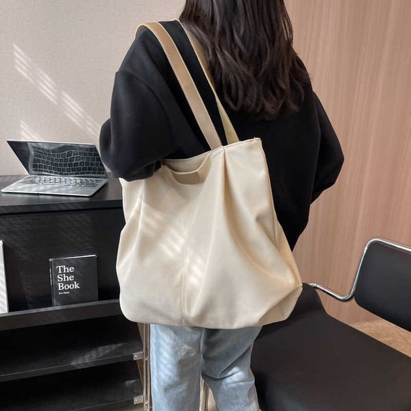 small bag design tote bag is popular this year french niche fashion large capacity daily commuting shoulder bag
small bag design tote bag is popular this year french niche fashion large capacity daily commuting shoulder bag