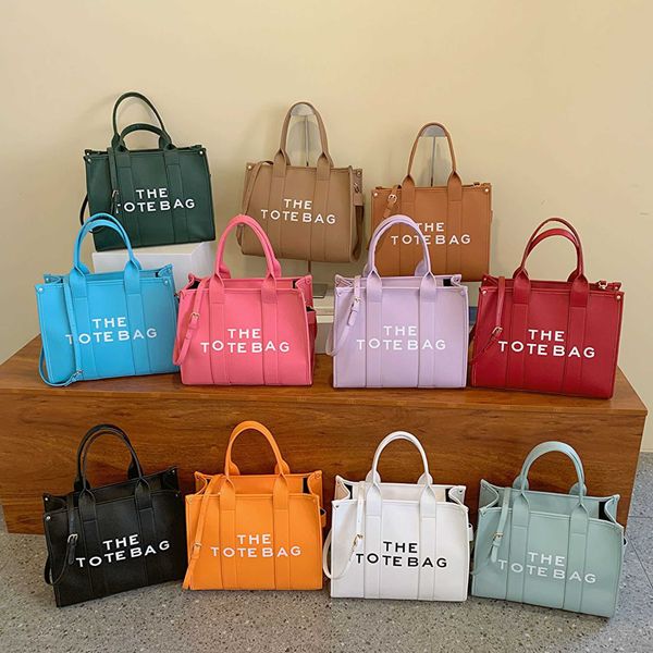luxury the tote bag designer bag practical large capacity plain crossbody bag jacquard canvas shoulder bags high-end pu material shopping ha
luxury the tote bag designer bag practical large capacity plain crossbody bag jacquard canvas shoulder bags high-end pu material shopping ha