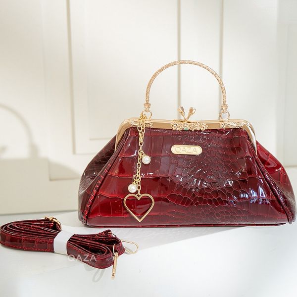evening bags luxury handbags for women s shoulder bag designer bag c1 sac a main femme ladies tote bags crossbody women 230711
evening bags luxury handbags for women s shoulder bag designer bag c1 sac a main femme ladies tote bags crossbody women 230711
