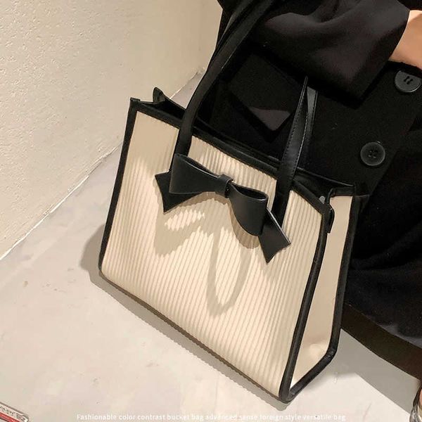 advanced and niche design of handbag sweet and cool spicy girl style handbag women's commuting bag large handbag tote bag
advanced and niche design of handbag sweet and cool spicy girl style handbag women's commuting bag large handbag tote bag
