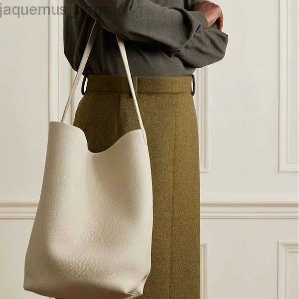 the row designer tote bag bucket small number of minimalist advanced diagonal straddle large capacity and winter versatile
the row designer tote bag bucket small number of minimalist advanced diagonal straddle large capacity and winter versatile