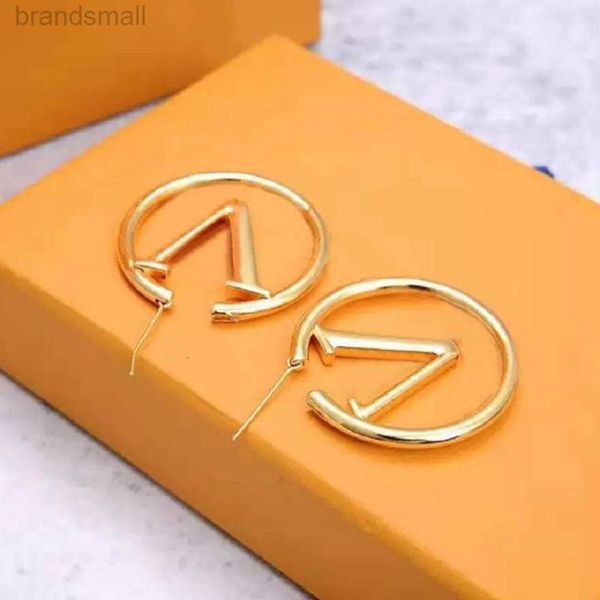 womens hoops earrings for women stud fashion big circle simple earring jewelry luxurys designer earings letter earring, Golden;silver
womens hoops earrings for women stud fashion big circle simple earring jewelry luxurys designer earings letter earring, Golden;silver
