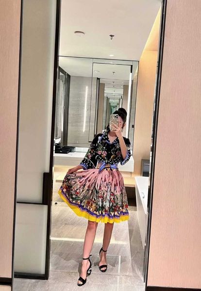 23ss skirt set womens designer clothing half skirt set fashionable and versatile showcasing a white temperament and slimming style women clo
23ss skirt set womens designer clothing half skirt set fashionable and versatile showcasing a white temperament and slimming style women clo