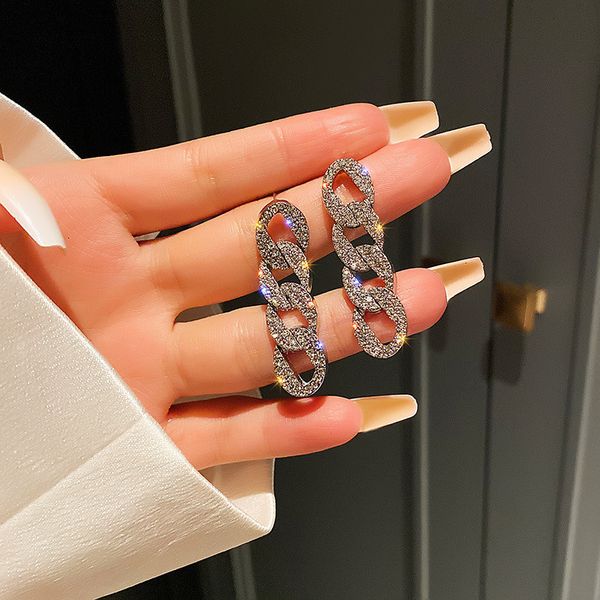 stud temperament fashion women long shiny diamond chain earrings charm ladies party wedding engagement jewelry gifts 230710, Golden;silver
stud temperament fashion women long shiny diamond chain earrings charm ladies party wedding engagement jewelry gifts 230710, Golden;silver