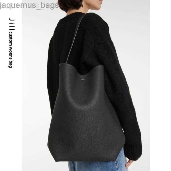 the designer rows high-capacity bag 2022 leather bag large capacity one shoulder tote parktote litchi pattern bucket the row
the designer rows high-capacity bag 2022 leather bag large capacity one shoulder tote parktote litchi pattern bucket the row