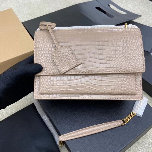 2023 upgraded fashionable retro design women's classic high-quality imported cowhide handbag caviar messenger bag
2023 upgraded fashionable retro design women's classic high-quality imported cowhide handbag caviar messenger bag