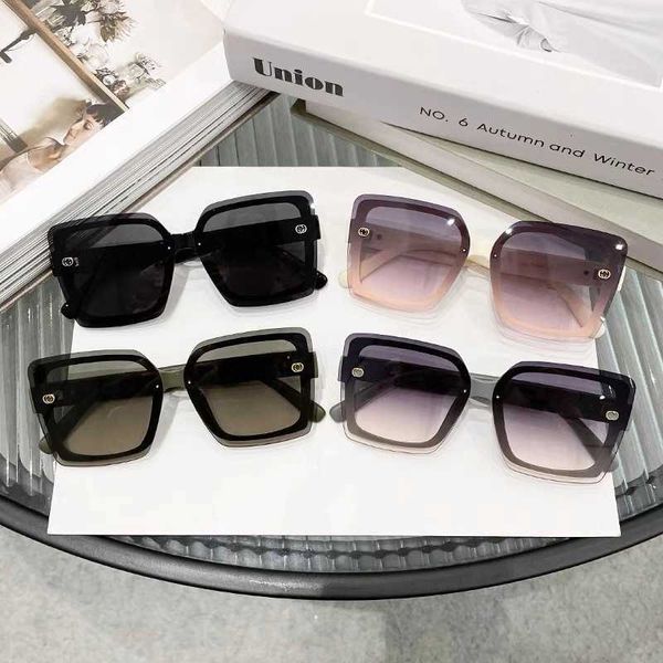 Designer sunglasses fashion luxury brand Family G's 23 year new men's and women's trend rimless large frame Sunglasses high quality UV protection
Designer sunglasses fashion luxury brand Family G's 23 year new men's and women's trend rimless large frame Sunglasses high quality UV protection