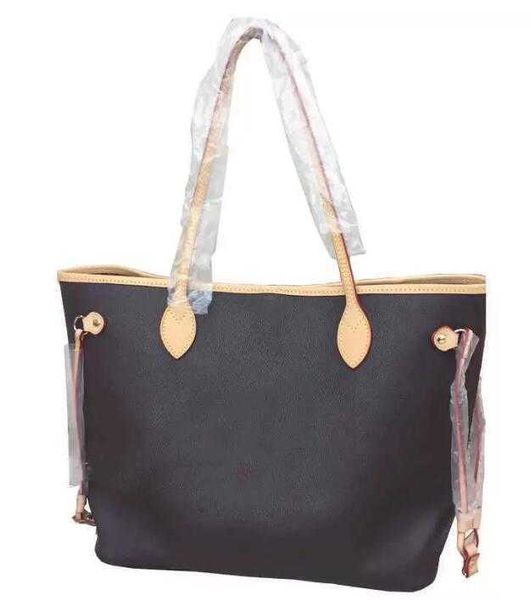 fashion influencer women's hands improve quality, luxurious design with shoulder bag, large rectangular handbag, genuine leather materi
fashion influencer women's hands improve quality, luxurious design with shoulder bag, large rectangular handbag, genuine leather materi